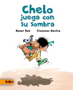Chelo juega con su sombra Chelo juega con su sombra