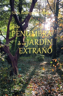 En la penumbra de un jardín extraño En la penumbra de un jardín extraño
