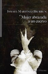 Mujer abrazada a un cuervo Mujer abrazada a un cuervo